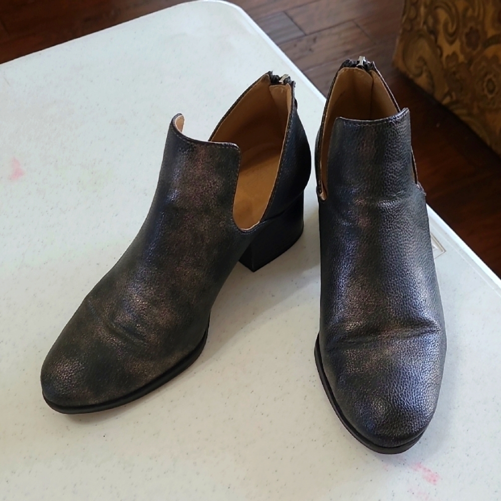 New Directions women's pewter Fredricka ankle boots size 7.5